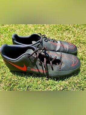 Nike Phantom Men’s Soccer Cleats - Black & Red - Great Condition